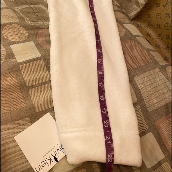 Calvin Klein bath robe - Picture 14 of 16